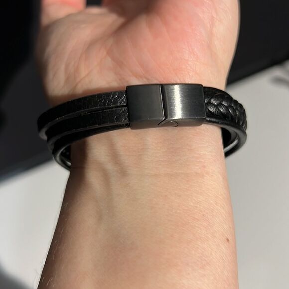 Unisex Black Leather Bracelet with 5 Strands - Rugged Elegance - Picture 3 of 11